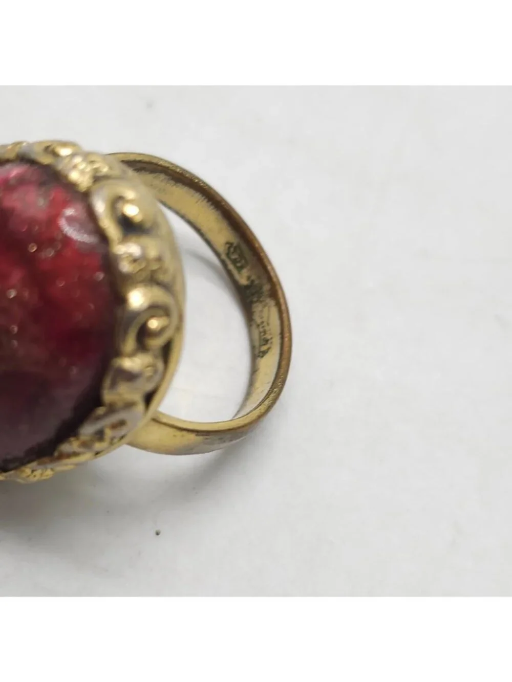 Whiting And Davis Gold Tone Red Sparkle Cabochon Oval Cocktail Ring 7